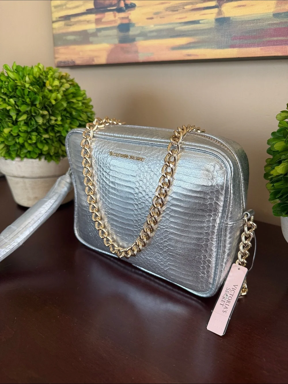 VICTORIA's SECRET 🩶SILVER METALLIC WITH GOLD-TONE CHAIN🩶 CROSSBODY BAG 🌟NWT🌟